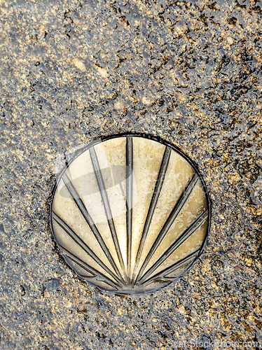 Image of Santiago's shell on the pavement