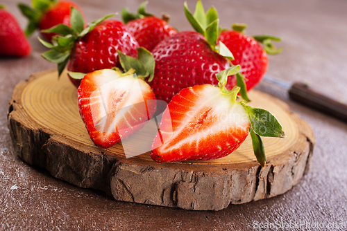 Image of strawberry on wooden board, fresh strowberry