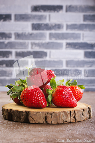 Image of strawberry on wooden board, fresh strowberry