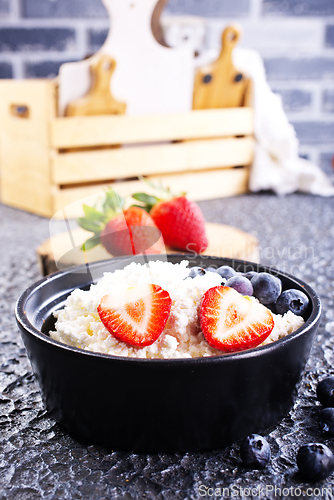 Image of cottage cheese with fresh berries for a healthy breakfast