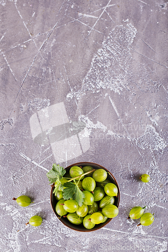 Image of fresh organic gooseberries in a wooden bowl