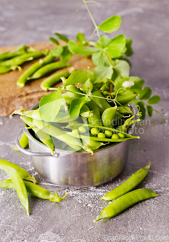 Image of Green peas in metal bowl