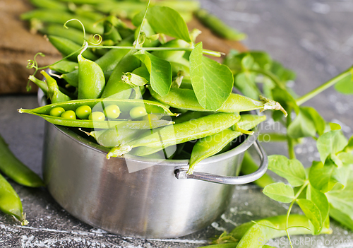 Image of Green peas in metal bowl