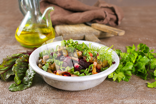 Image of salad with beet and other vegetables