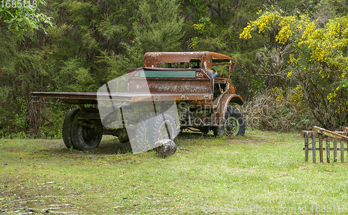 Image of rotten old truck