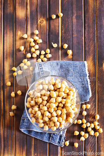 Image of Cooked chickpeas in a glass bowl