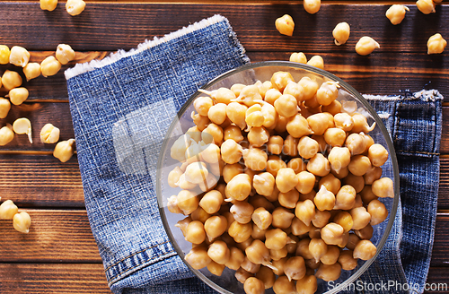 Image of Cooked chickpeas in a glass bowl