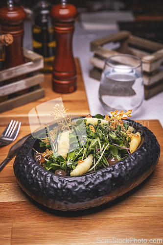 Image of Gourmet green salad with pears