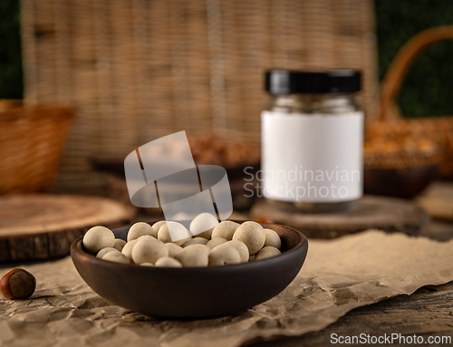 Image of Crunchy white chocolate covered peanuts