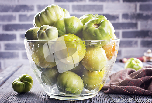 Image of green tomatoes in glass bowl