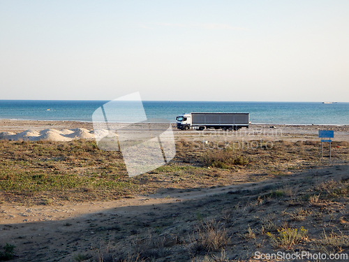 Image of The truck is standing on the shore.