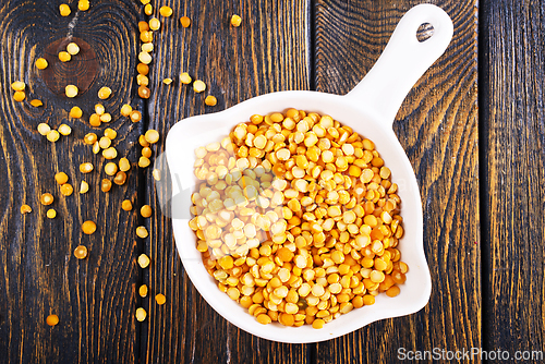 Image of dry pea in white bowl