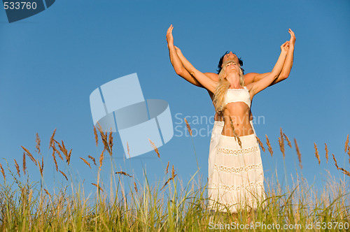 Image of happy couple on the beach