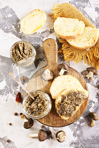 Image of Rustic Toast bread with garlic, mushrooms and herbs