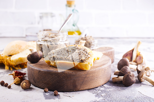 Image of Rustic Toast bread with garlic, mushrooms and herbs