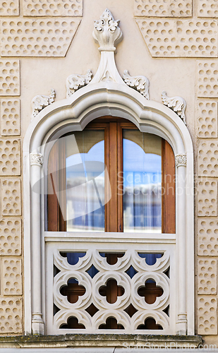 Image of Window in Moorish style, architectural detail