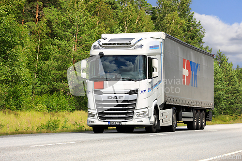 Image of White DAF XG 480 Pulls Semi Trailer on Highway