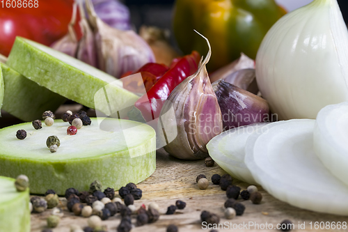 Image of layered onion sliced