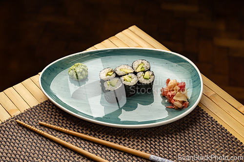 Image of Avocado hosomaki rolls