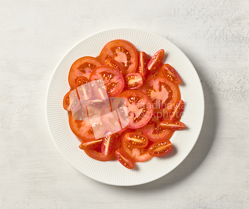 Image of plate of sliced tomato