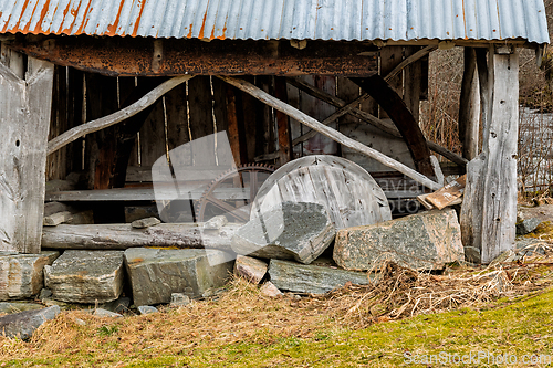 Image of Weathered shed reveals forgotten stories of time with rusty mach