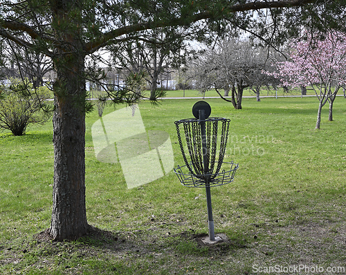 Image of golf frisbee basket in park 