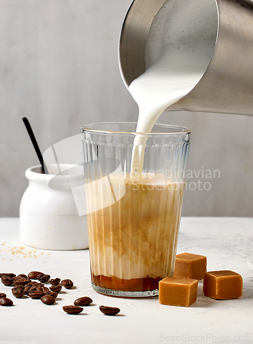 Image of process of making caramel latte