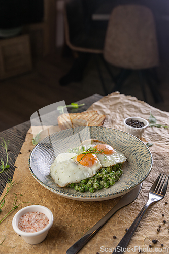 Image of Fried eggs with green peas puree
