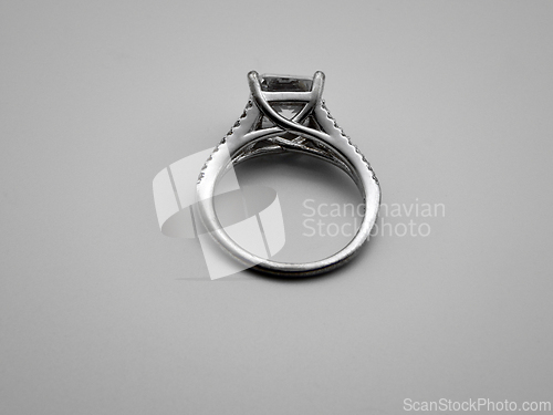 Image of Silver ring with a stone.