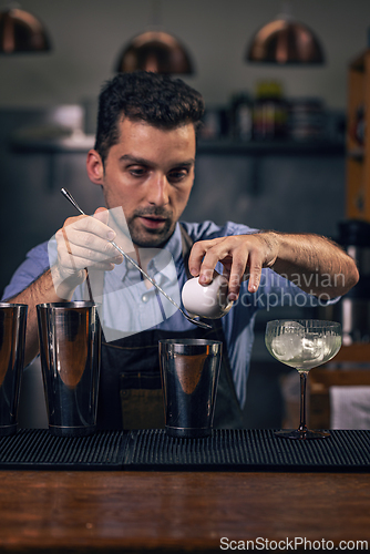 Image of Bartender pouring ingredients