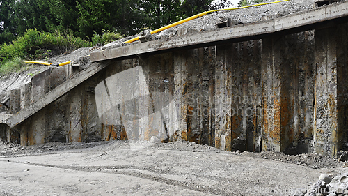 Image of A construction site featuring an exposed concrete retaining wall