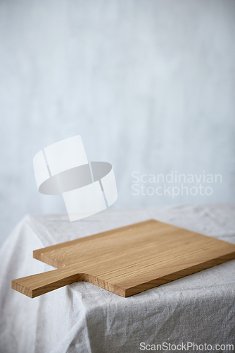 Image of empty new wooden cutting board