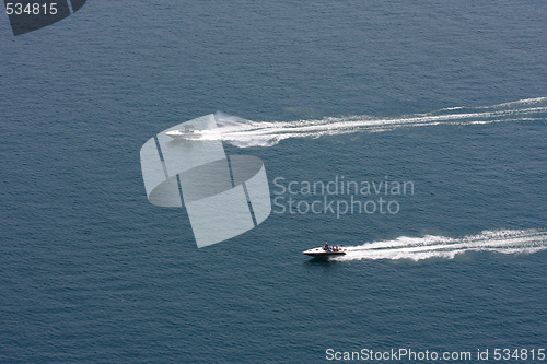 Image of speedboats racing