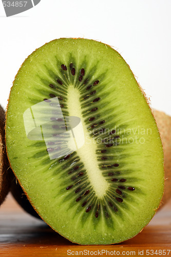 Image of cross section of kiwi
