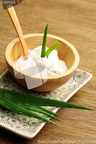 Image of aloe face cream