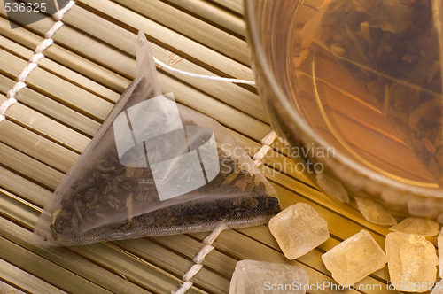 Image of white tea, nylon tea-bag and sugar