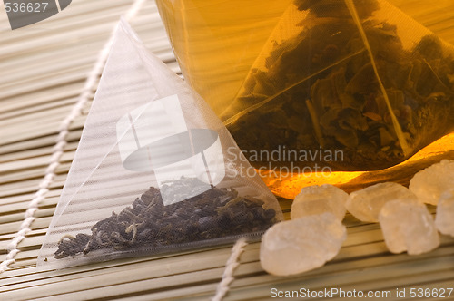 Image of white tea, nylon tea-bag and sugar