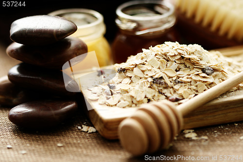 Image of oatmeal and honey