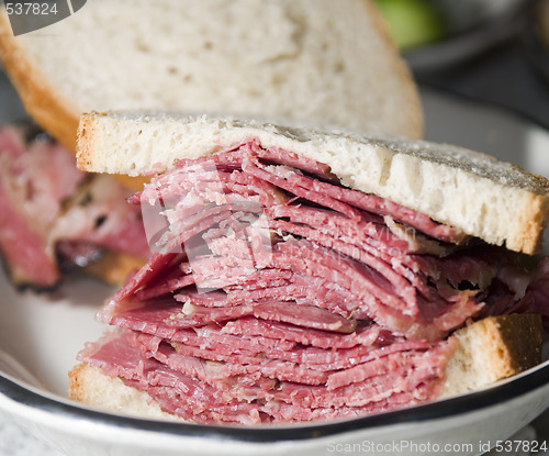 Image of pastrami sandwich rye bread