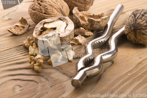 Image of walnuts and nutcracker