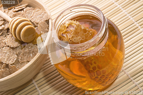 Image of fresh honey with honeycomb and breakfast flakes