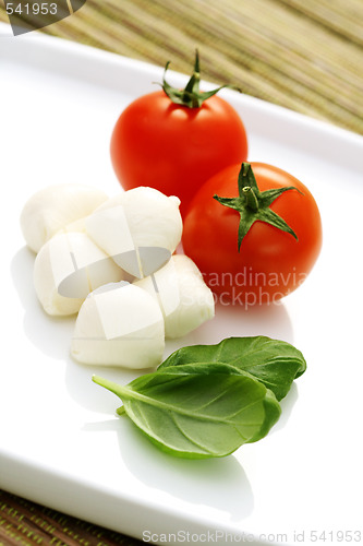 Image of mozzarella and cherry tomatoes