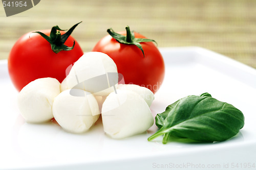 Image of mozzarella and cherry tomatoes