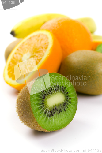 Image of kiwi, oranges and bananas