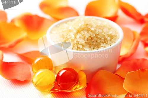 Image of bath salt with rose petal