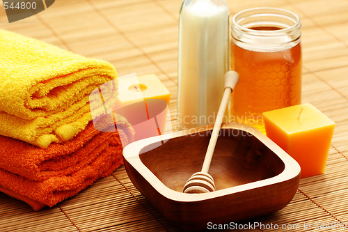 Image of honey and milk spa