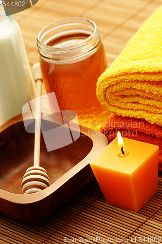 Image of honey and milk spa
