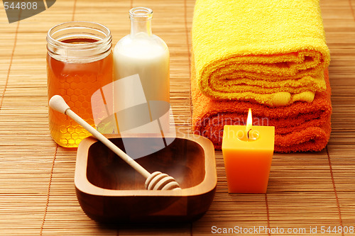 Image of honey and milk spa