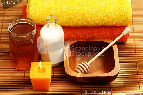 Image of honey and milk spa