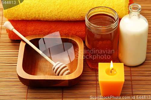 Image of honey and milk spa